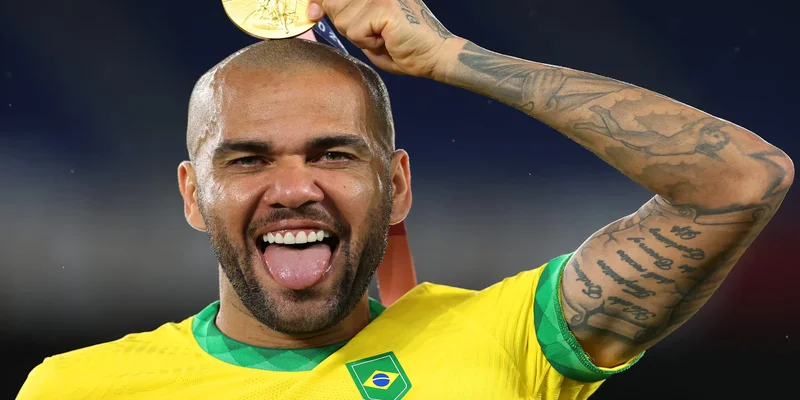 Dani Alves trong top những hậu vệ cánh phải hay nhất mọi thời đại
